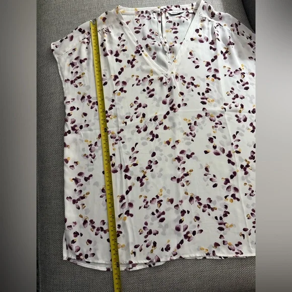 Reitmans White and Plum Floral Blouse - Picture 8 of 11